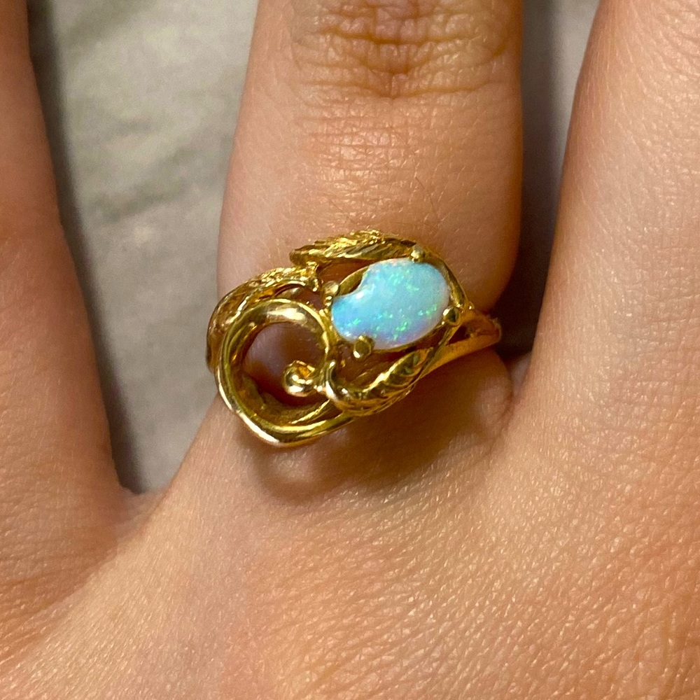 REAL GOLD AND OPAL STONE Ring